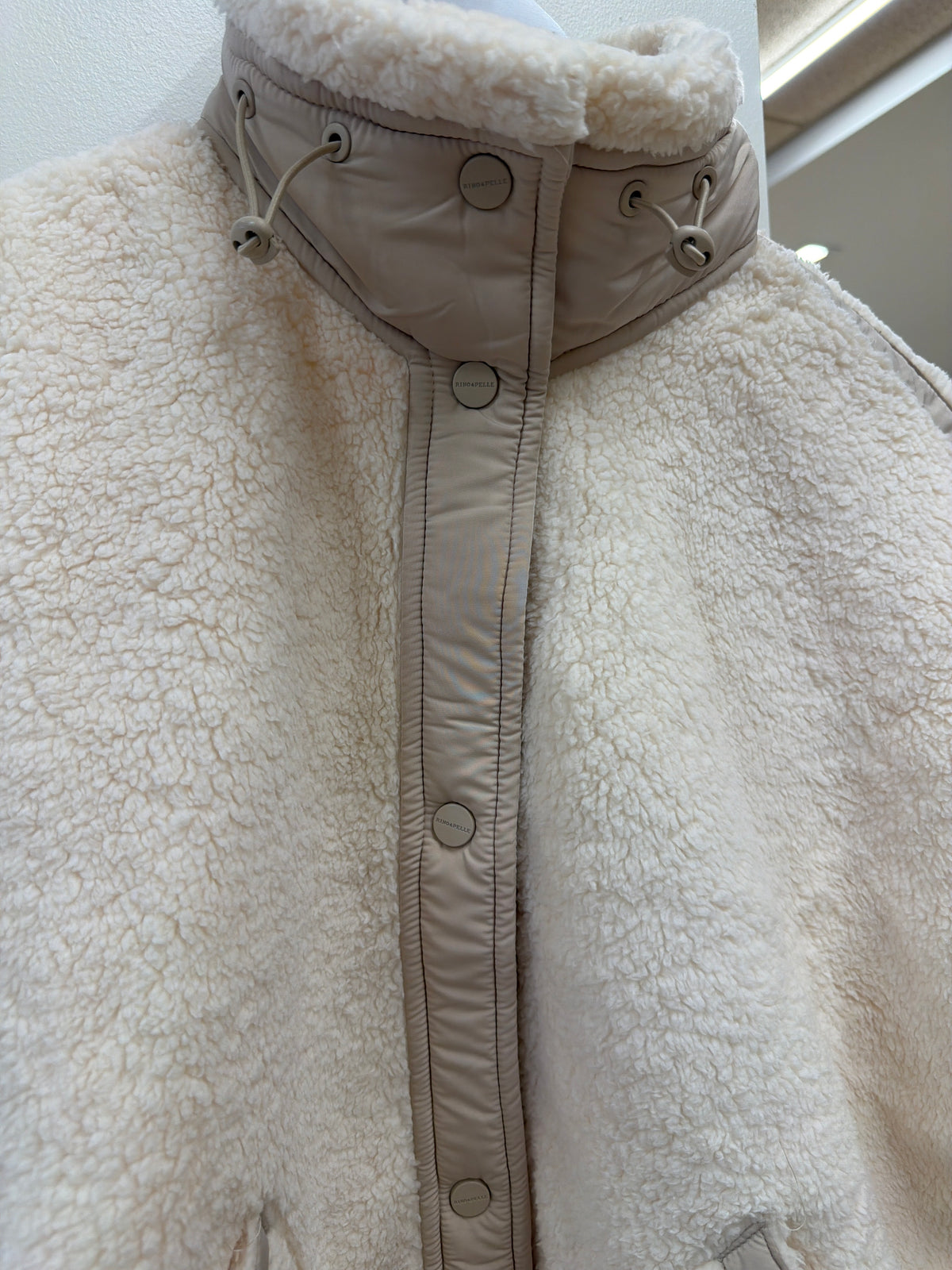 Zehra Vest