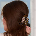 Load image into Gallery viewer, TORTOISE HIBISCUS CLAW CLIP
